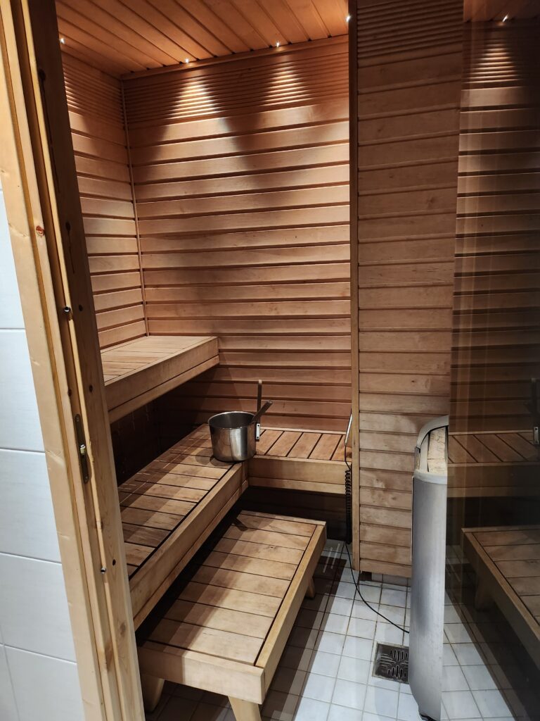 Tammisaari suite and sauna.